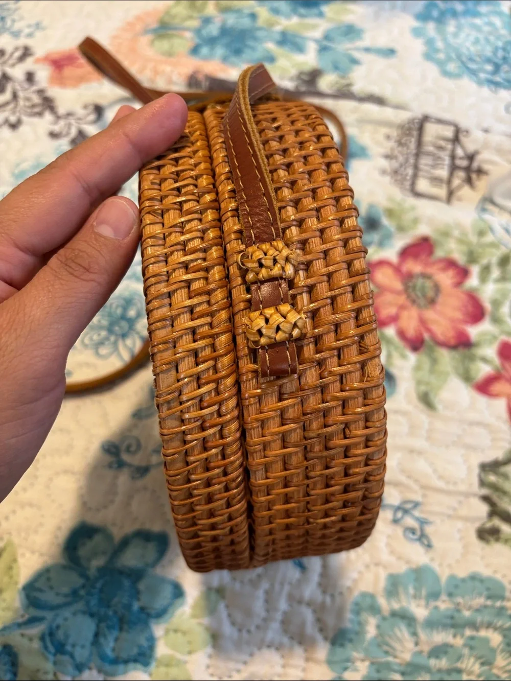 N/A handwoven round